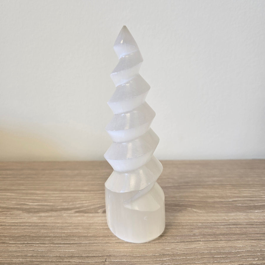Ozanao_spirale_selenite