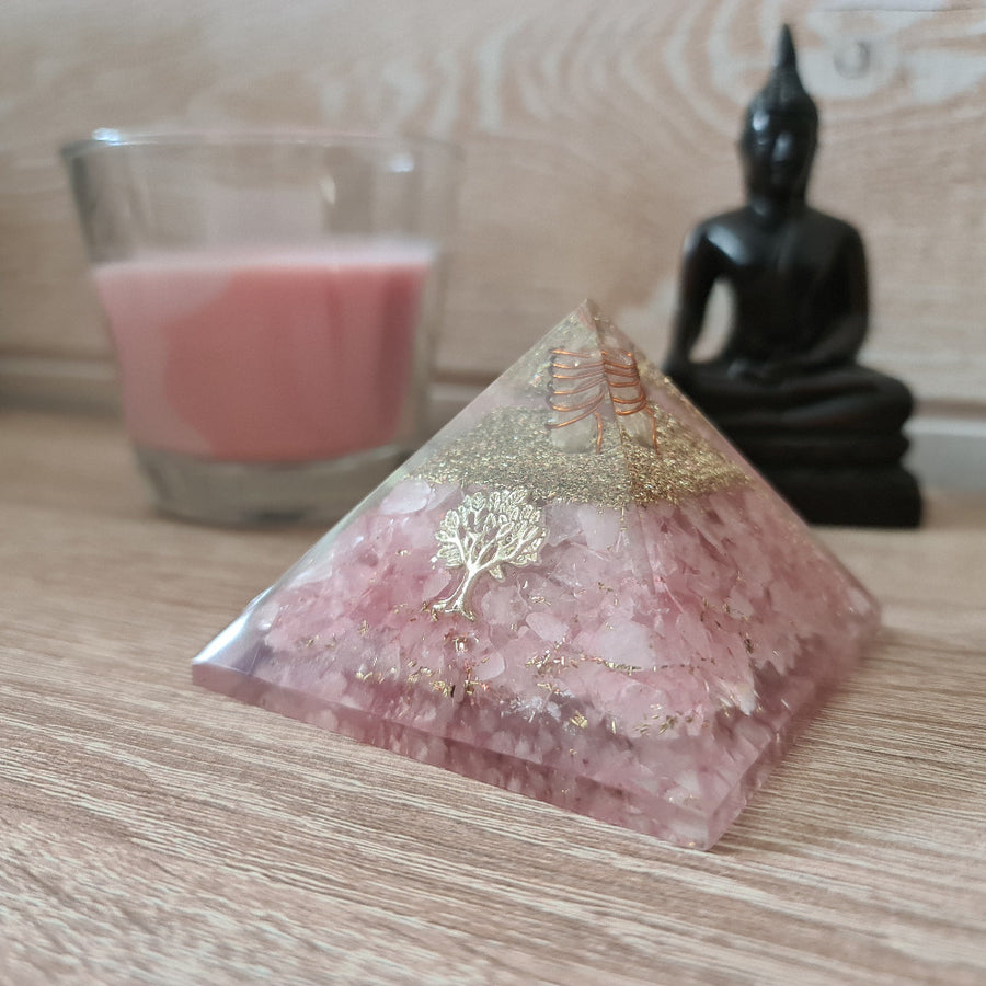 Ozanao - Pyramide Orgonite quartz rose
