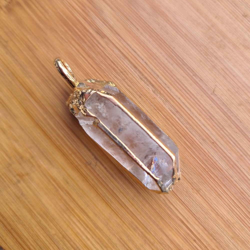 Ozanao Pendentif pointe sertie dorée Cristal de roche